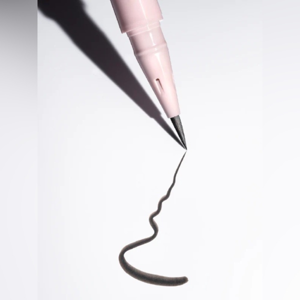 Glossier Pro Tip Liquid Eyeliner in Black (BNIB) - Picture 9 of 9